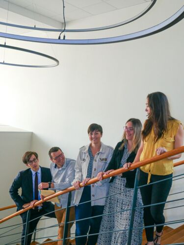 Une équipe de jeunes professionnels dynamiques et compétents Une équipe de jeunes professionnels dynamiques et compétents